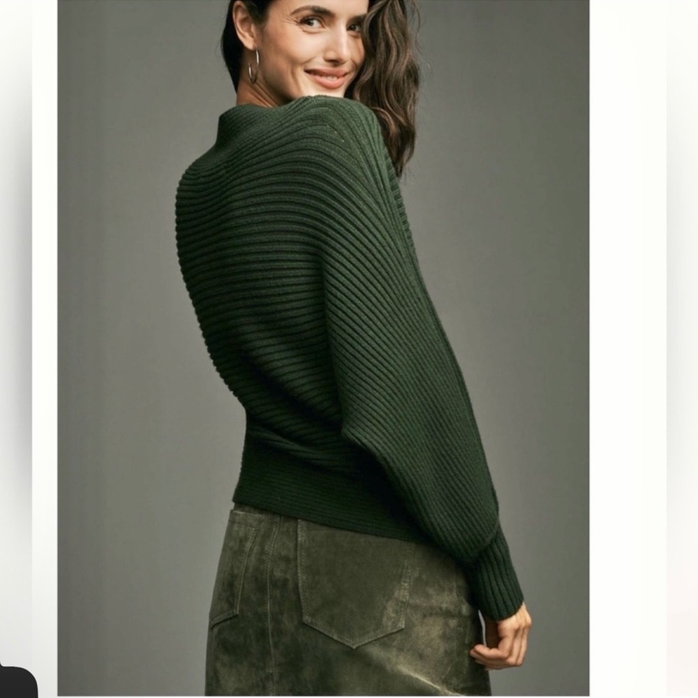Nwt the kendall mock neck Ribbed Green Sweater